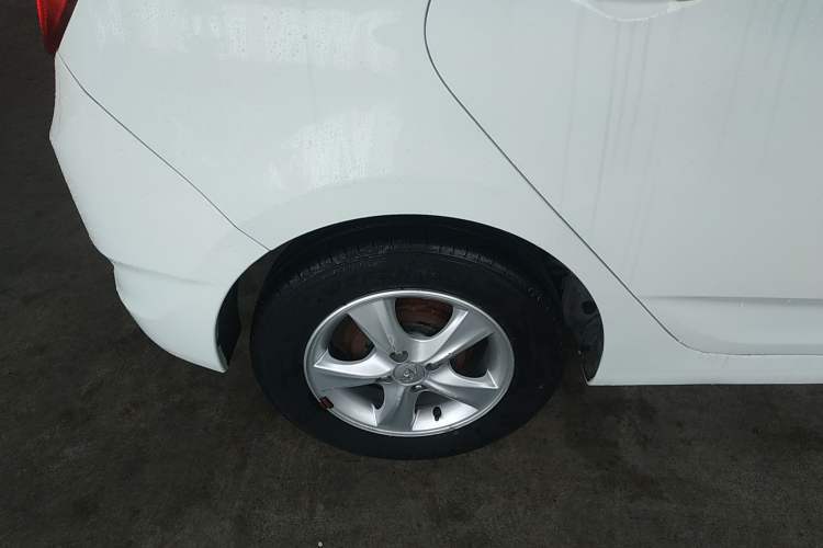 Used Hyundai Verna Ray 2014 1.4L Automatic GLX Right Rear Wheel Hub
