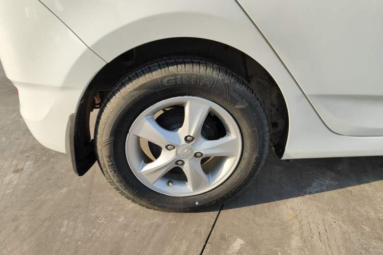 Used Hyundai Verna Ray 2014 1.4L Manual GLX Right Rear Wheel Hub