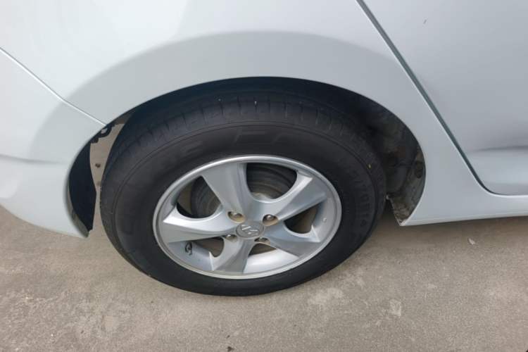 Used Hyundai Verna Ray 2014 1.4L Automatic GLX Right Rear Wheel Hub