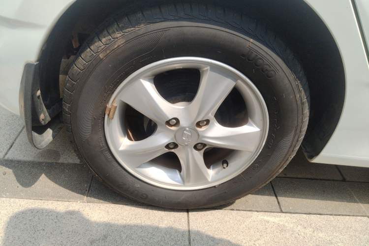 Used Hyundai Verna Ray 2014 1.4L Automatic GLX Right Rear Wheel Hub