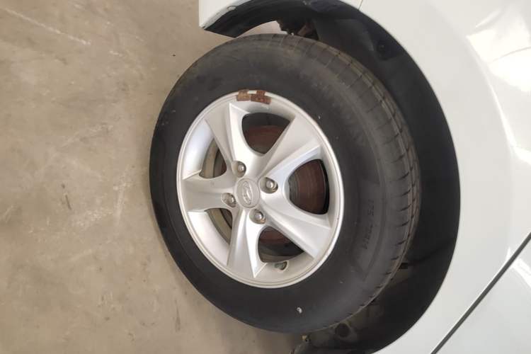 Used Hyundai Verna Ray 2014 1.4L Automatic GLX Right Rear Wheel Hub