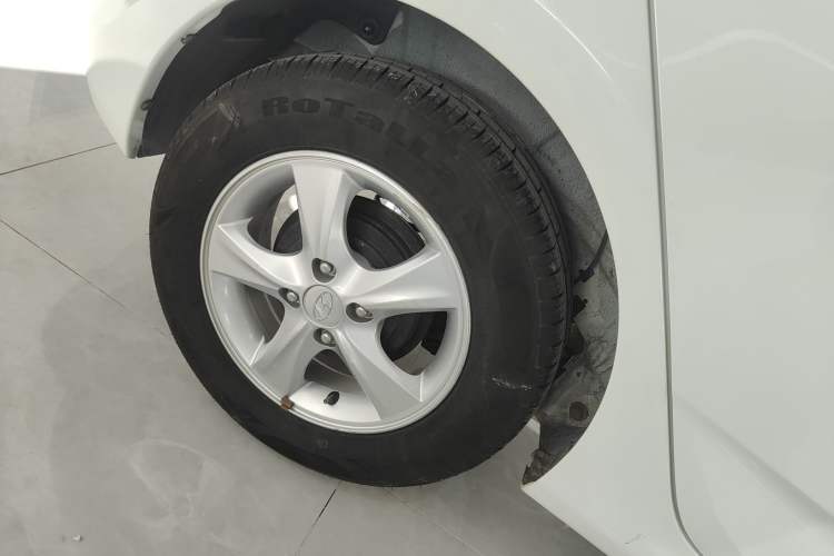Used Hyundai Verna Ray 2014 1.4L Automatic GLX Right Rear Wheel Hub