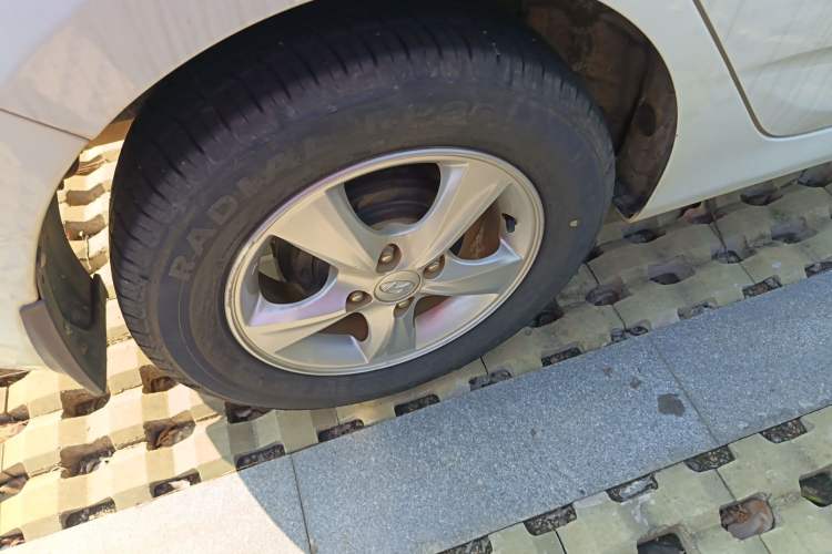 Used Hyundai Verna Ray 2014 1.4L Manual GLX Right Rear Wheel Hub