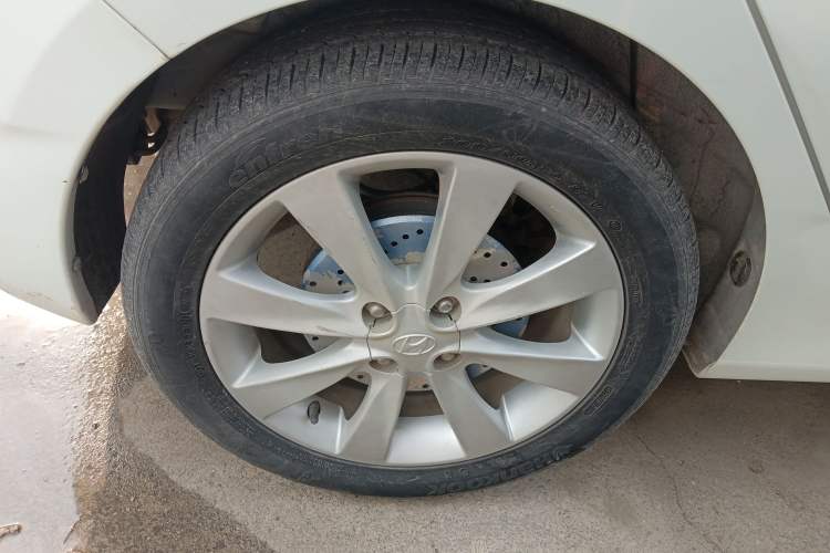 Used Hyundai Verna Ray 2014 1.4L Automatic GLX Right Rear Wheel Hub