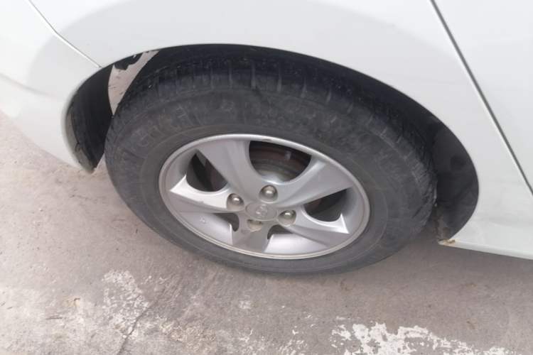 Used Hyundai Verna Ray 2014 1.4L Automatic GLX Right Rear Wheel Hub