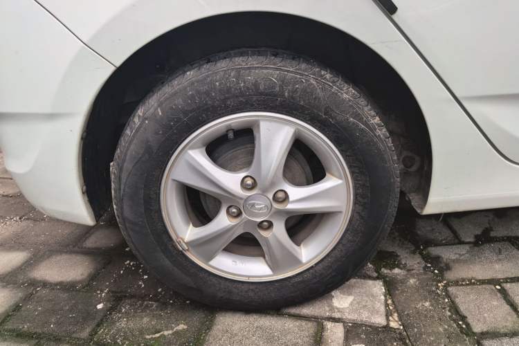Used Hyundai Verna Ray 2014 1.4L Manual GLX Right Rear Wheel Hub