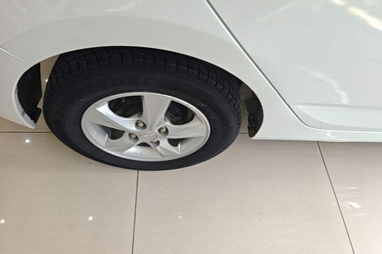 Used Hyundai Verna Ray 2014 1.4L Manual GLX Right Rear Wheel Hub