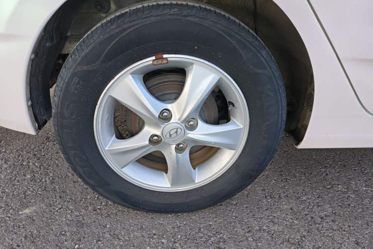 Used Hyundai Verna Ray 2014 1.4L Automatic GLX Right Rear Wheel Hub