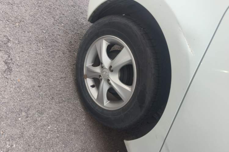 Used Hyundai Verna Ray 2014 1.4L Manual GLX Right Rear Wheel Hub
