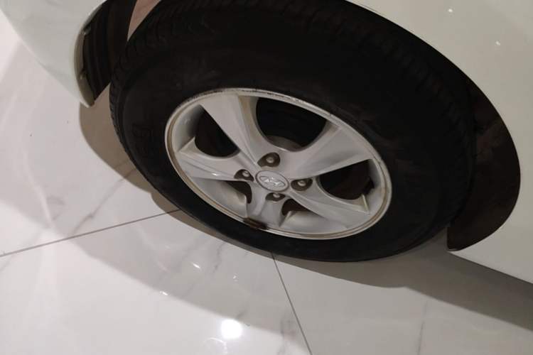 Used Hyundai Verna Ray 2014 1.4L Automatic GLX Right Rear Wheel Hub