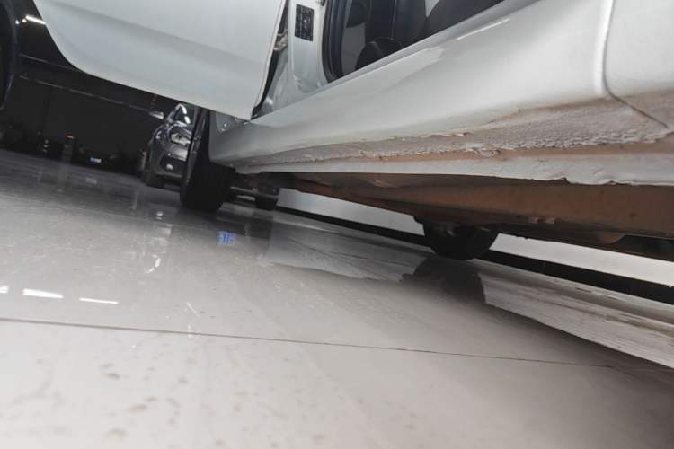 Used Hyundai Verna Ray 2014 1.4L Automatic GLX Right Side Sill