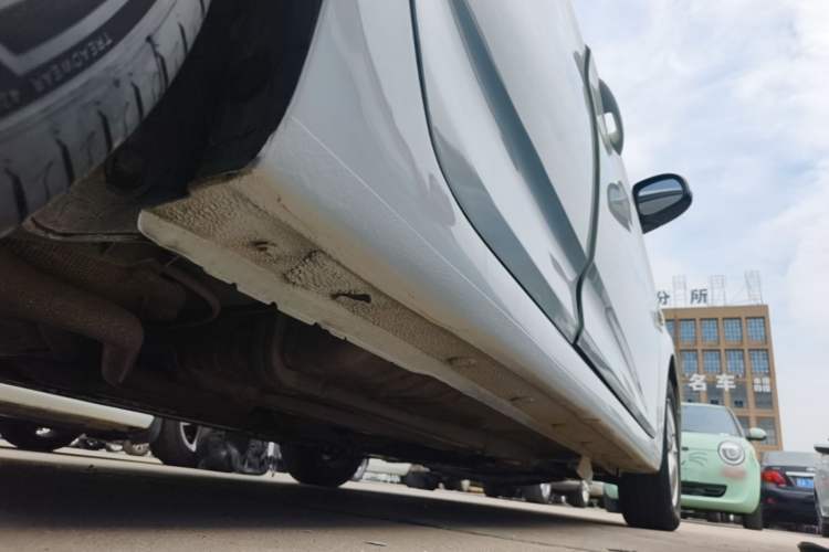 Used Hyundai Verna Ray 2014 1.4L Automatic GLX Right Side Sill