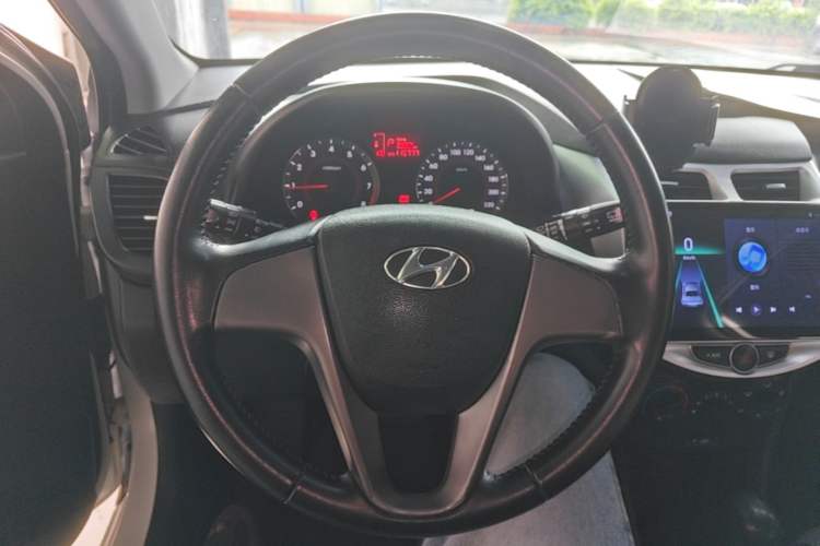 Used Hyundai Verna Ray 2014 1.4L Automatic GLX Steering Wheel