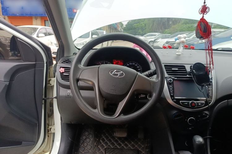 Used Hyundai Verna Ray 2014 1.4L Automatic GLX Steering Wheel