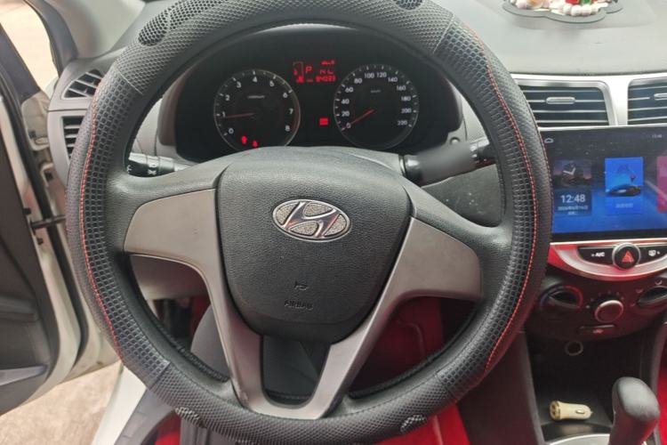 Used Hyundai Verna Ray 2014 1.4L Automatic GLX Steering Wheel