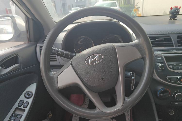 Used Hyundai Verna Ray 2014 1.4L Automatic GLX Steering Wheel
