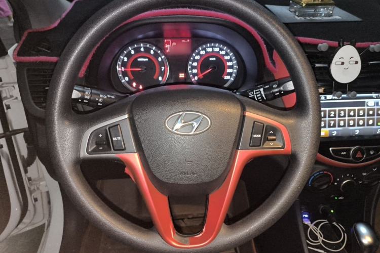 Used Hyundai Verna Ray 2014 1.6L Automatic TOP Steering Wheel