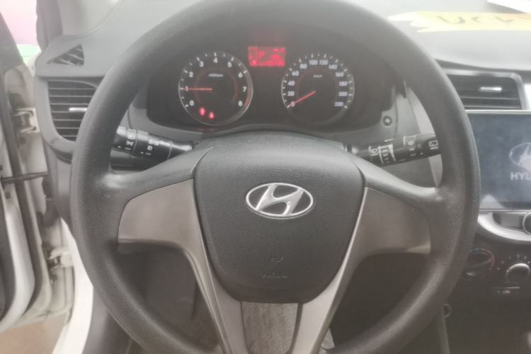 Used Hyundai Verna Ray 2014 1.4L Automatic GLX Steering Wheel