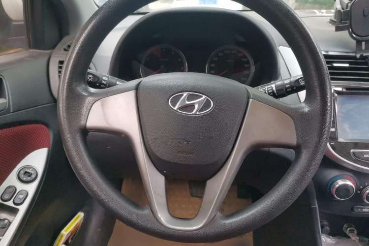 Used Hyundai Verna Ray 2014 1.4L Automatic GLX Steering Wheel