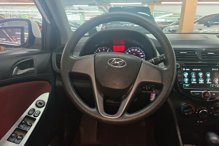 Used Hyundai Verna Ray 2014 1.4L Automatic GLX Steering Wheel