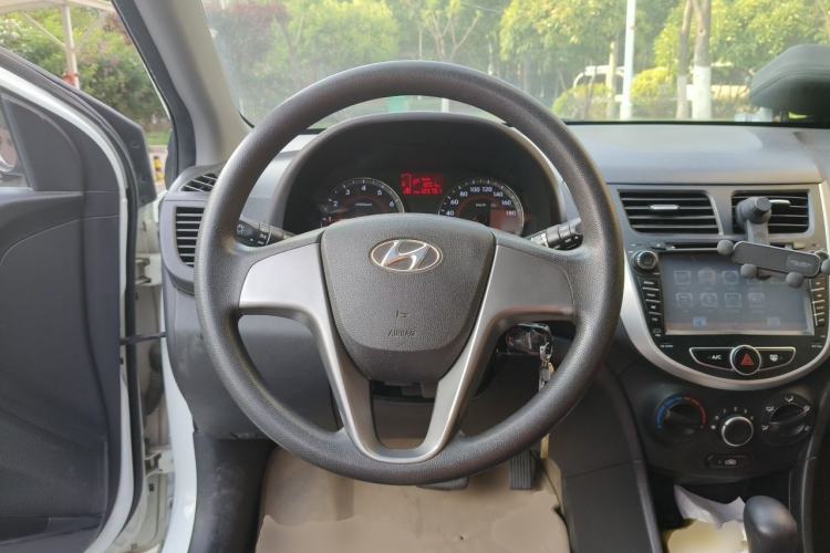 Used Hyundai Verna Ray 2014 1.4L Automatic GLX Steering Wheel