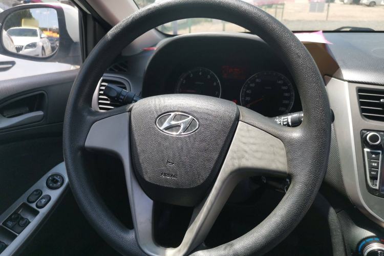 Used Hyundai Verna Ray 2014 1.4L Automatic GLX Steering Wheel
