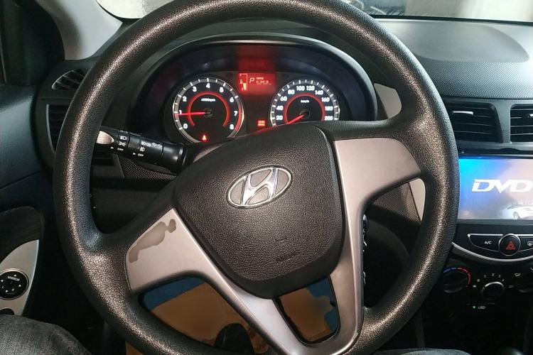 Used Hyundai Verna Ray 2014 1.4L Automatic GLX Steering Wheel
