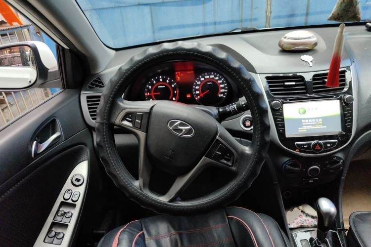 Used Hyundai Verna Ray 2014 1.6L Automatic TOP Steering Wheel