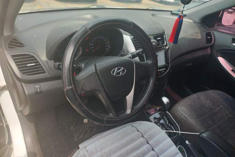 Used Hyundai Verna Ray 2014 1.4L Automatic TOP Steering Wheel