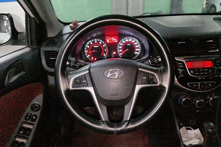 Used Hyundai Verna Ray 2014 1.4L Automatic GLX Steering Wheel