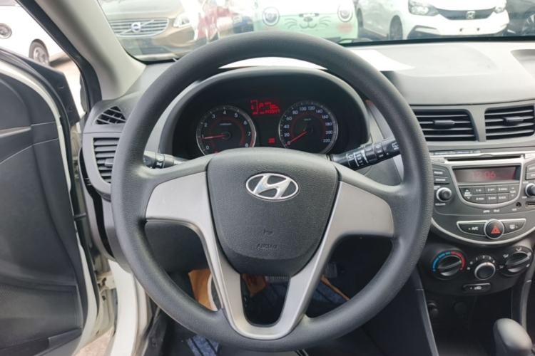 Used Hyundai Verna Ray 2014 1.4L Automatic GLX Steering Wheel