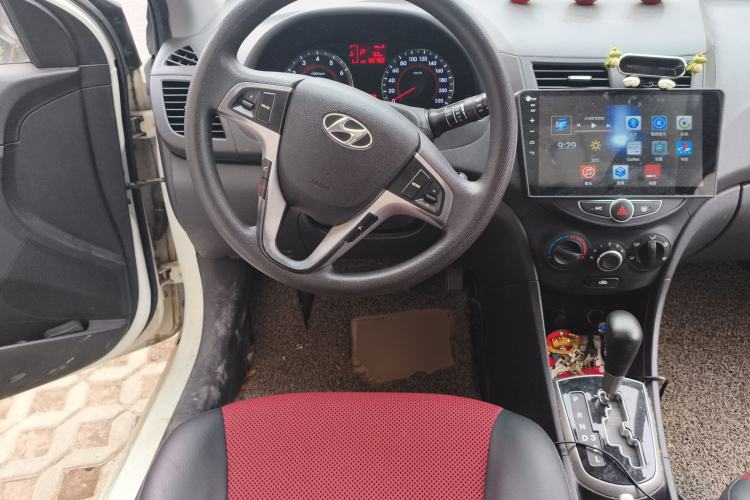 Used Hyundai Verna Ray 2014 1.4L Automatic GLX Steering Wheel