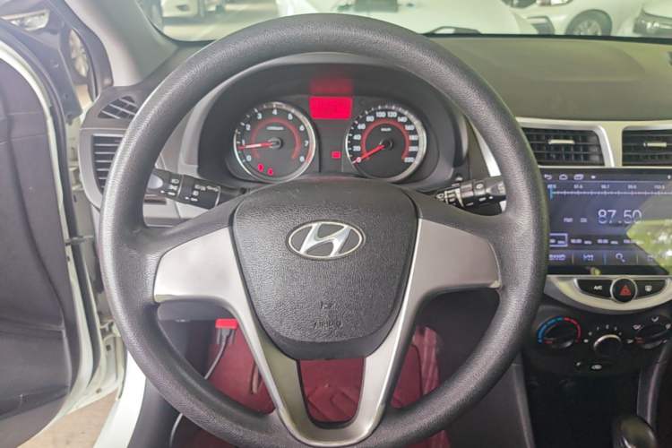 Used Hyundai Verna Ray 2014 1.4L Automatic GLX Steering Wheel