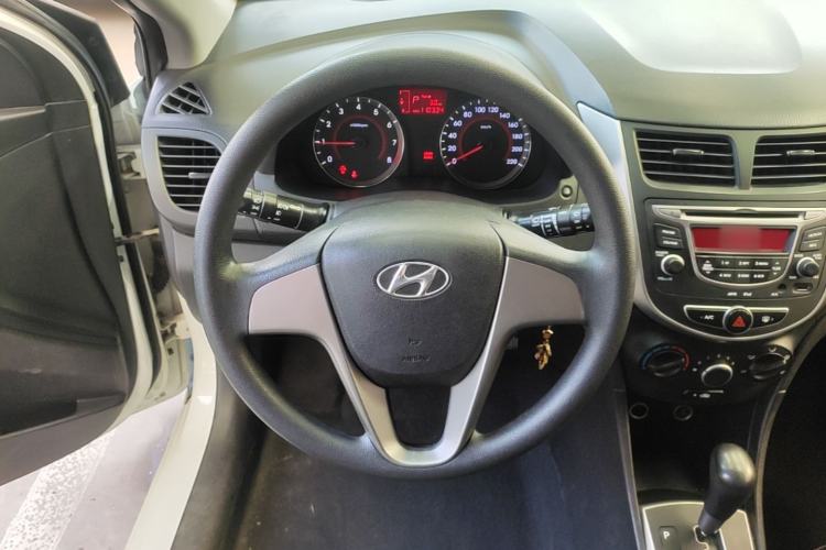 Used Hyundai Verna Ray 2014 1.4L Automatic GLX Steering Wheel