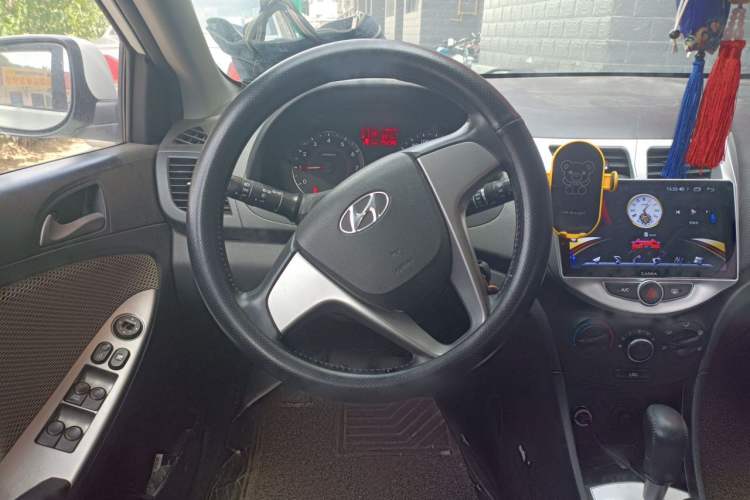 Used Hyundai Verna Ray 2014 1.4L Automatic GLX Steering Wheel