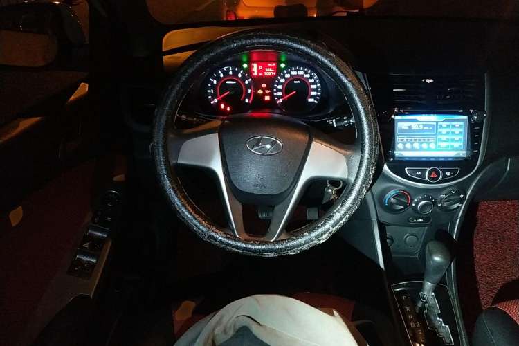 Used Hyundai Verna Ray 2014 1.4L Automatic GLX Steering Wheel