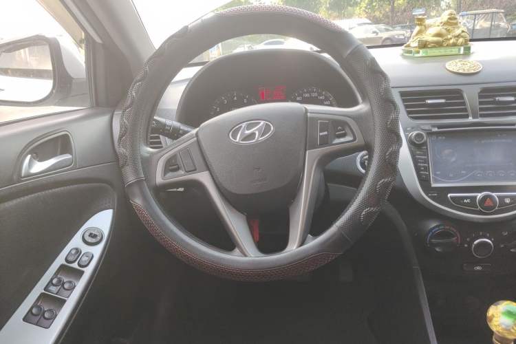 Used Hyundai Verna Ray 2014 1.6L Automatic TOP Steering Wheel