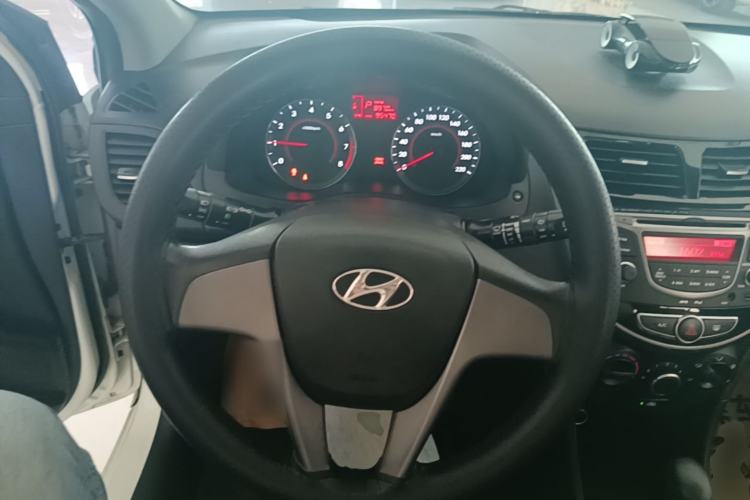 Used Hyundai Verna Ray 2014 1.4L Automatic GLX Steering Wheel