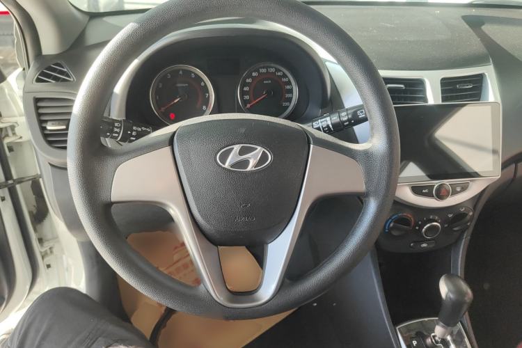 Used Hyundai Verna Ray 2014 1.4L Automatic GLX Steering Wheel
