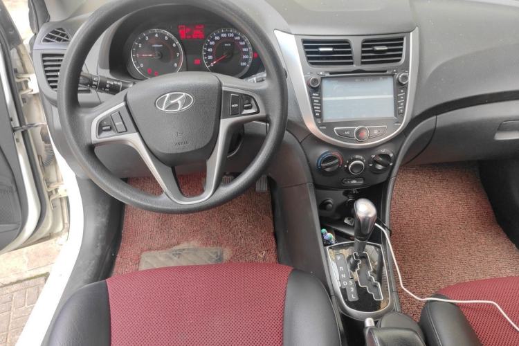 Used Hyundai Verna Ray 2014 1.6L Automatic TOP Steering Wheel