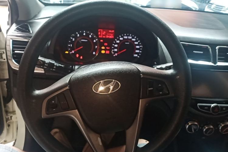 Used Hyundai Verna Ray 2014 1.6L Automatic TOP Steering Wheel