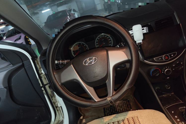 Used Hyundai Verna Ray 2014 1.4L Automatic GLX Steering Wheel