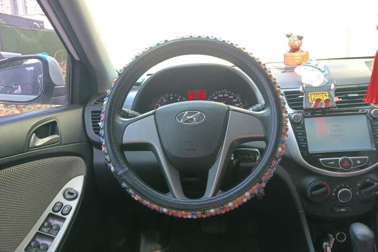 Used Hyundai Verna Ray 2014 1.4L Automatic GLX Steering Wheel