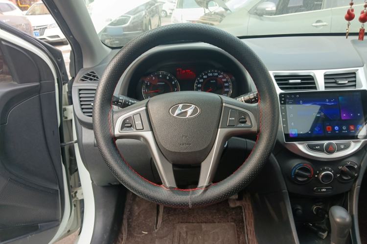 Used Hyundai Verna Ray 2014 1.4L Automatic GLX Steering Wheel