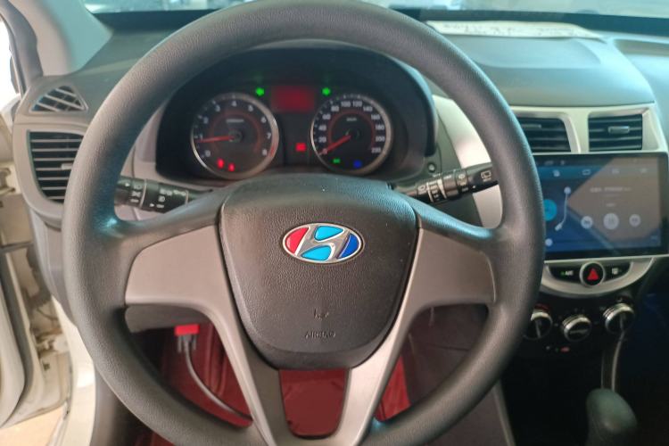 Used Hyundai Verna Ray 2014 1.4L Automatic GLX Steering Wheel