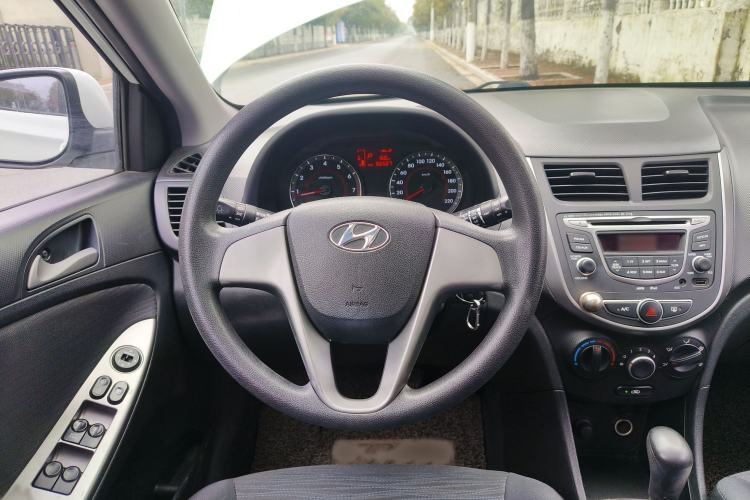 Used Hyundai Verna Ray 2014 1.4L Automatic GLX Steering Wheel