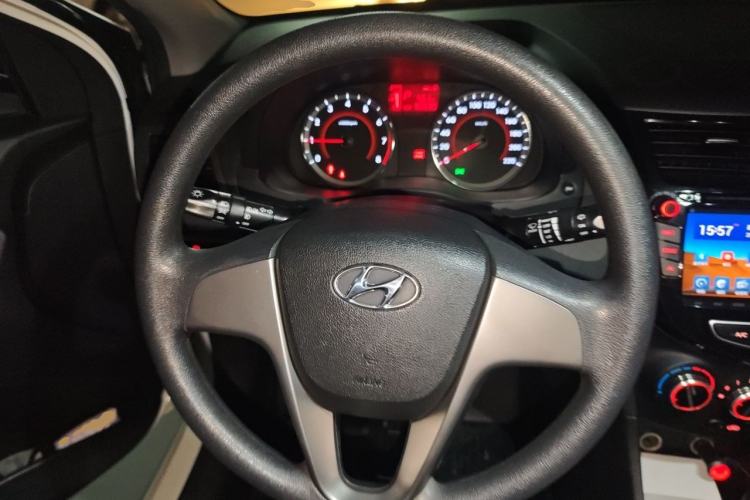 Used Hyundai Verna Ray 2014 1.4L Automatic GLX Steering Wheel