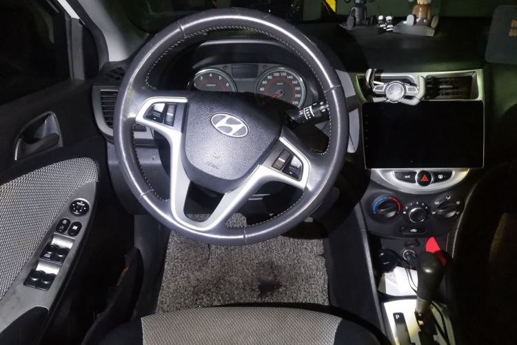 Used Hyundai Verna Ray 2014 1.4L Automatic GLX Steering Wheel