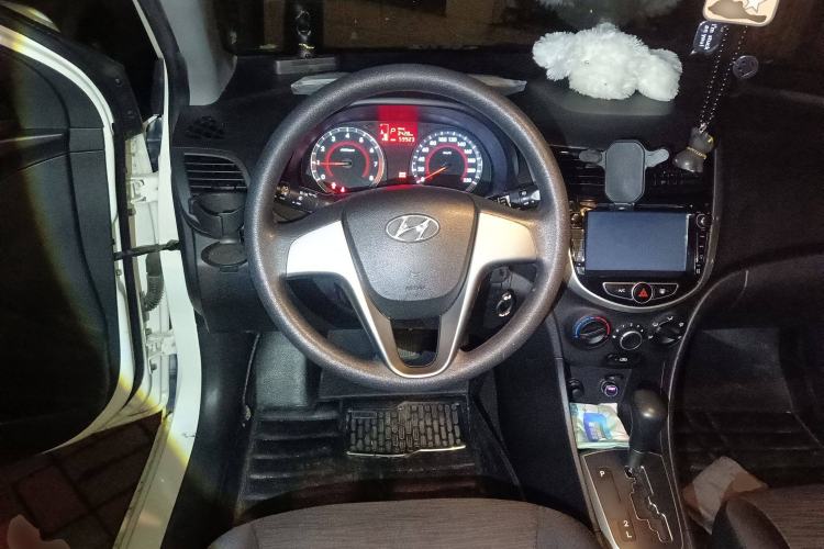 Used Hyundai Verna Ray 2014 1.4L Automatic GLX Steering Wheel