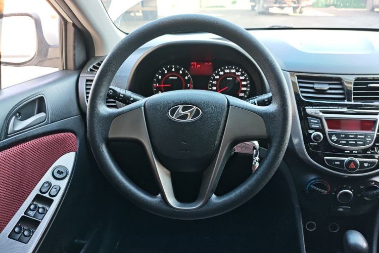 Used Hyundai Verna Ray 2014 1.4L Automatic GLX Steering Wheel